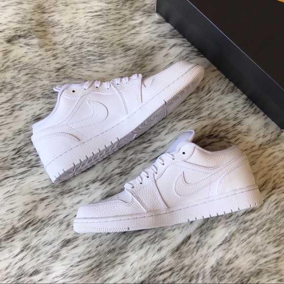 Men’s Nike Air Jordan 1 Retro Low "Triple White" - Picture 2 of 9